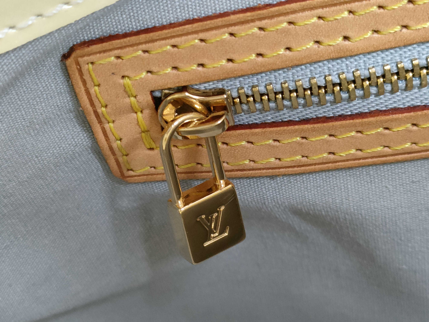 Louis Vuitton Reade PM